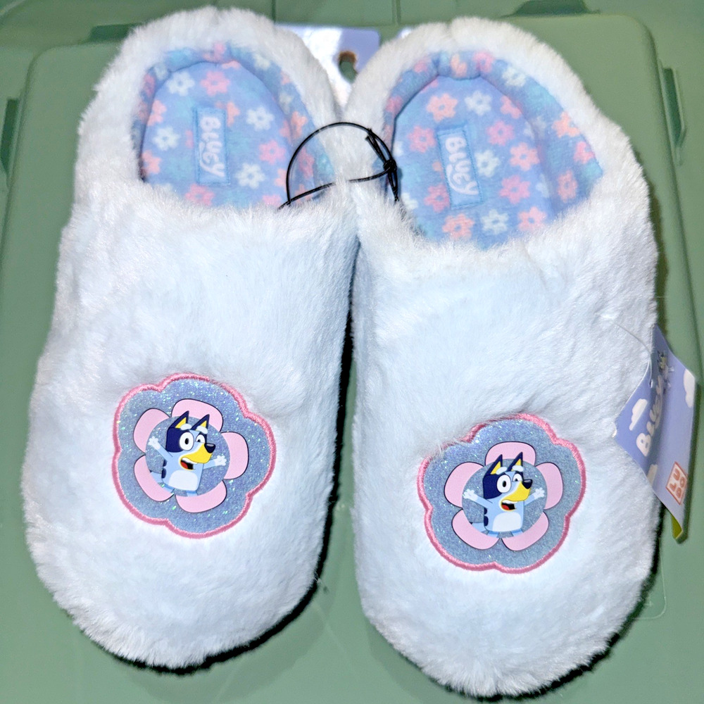 Bluey Kids Fluffy Slippers with anti skid rubber soles NWT Size 4/5